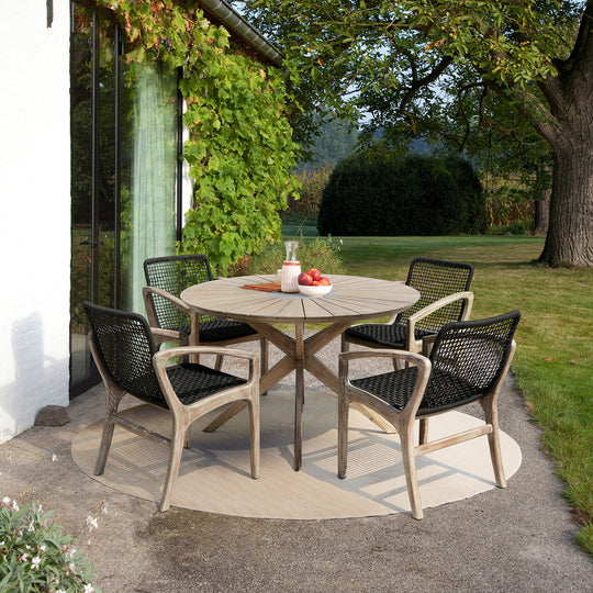 Oasis & Beckham Outdoor Dining Set