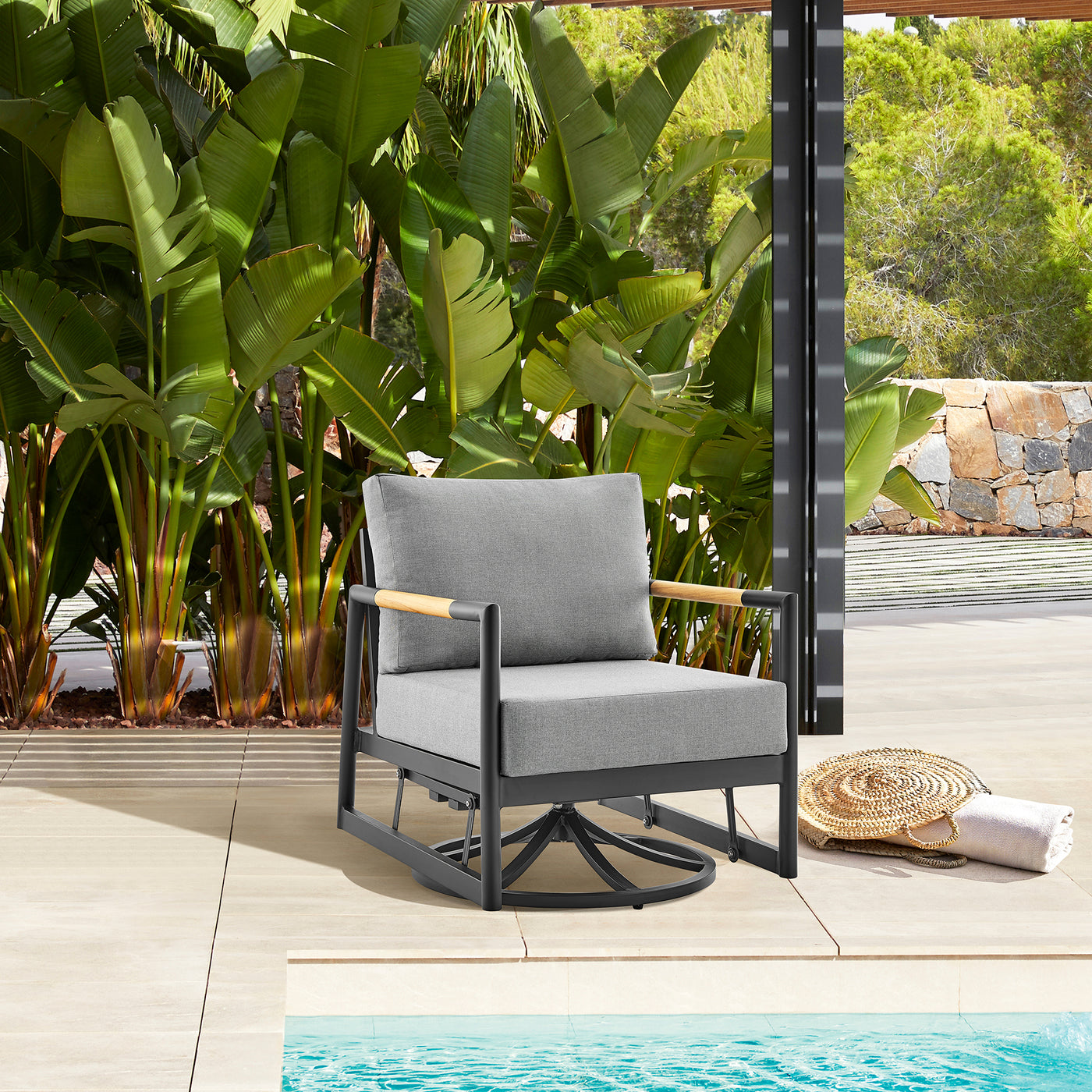 Crown Outdoor Swivel Chair