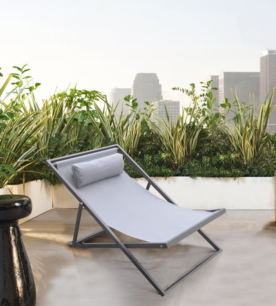Wave Outdoor Lounge Chair
