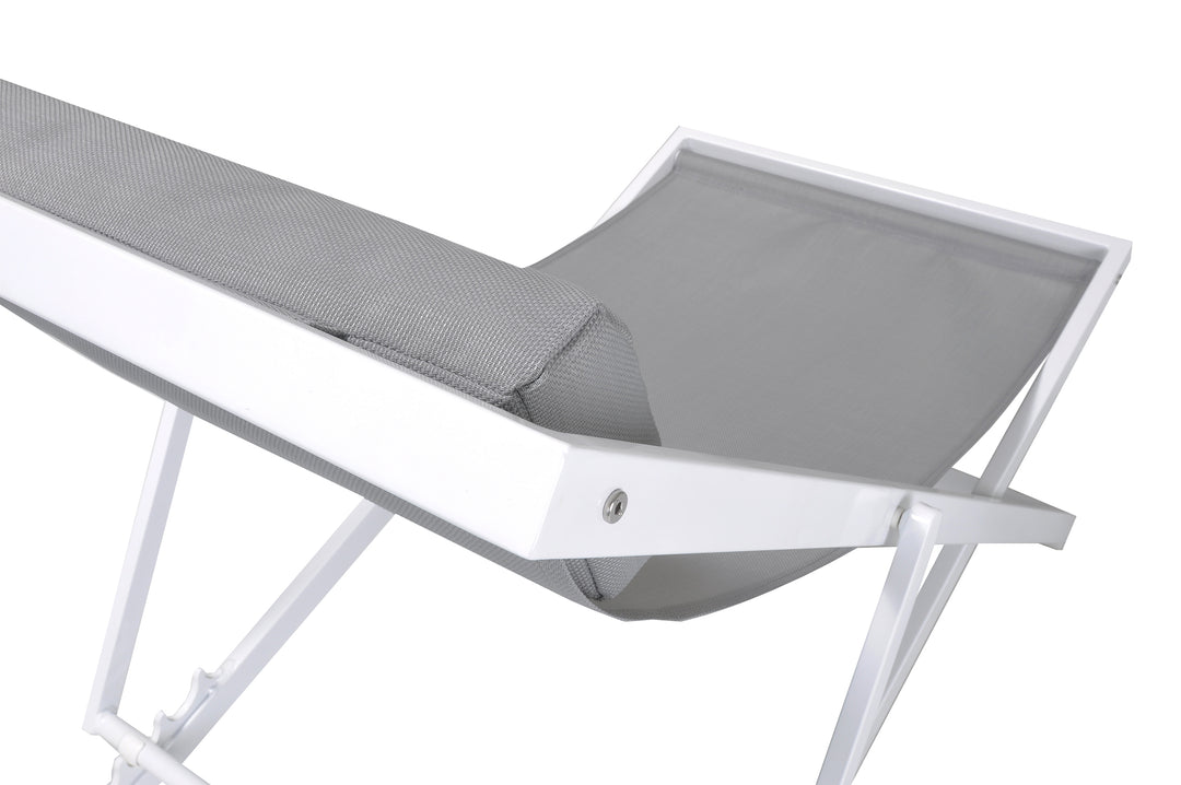 Wave Outdoor Lounge Chair